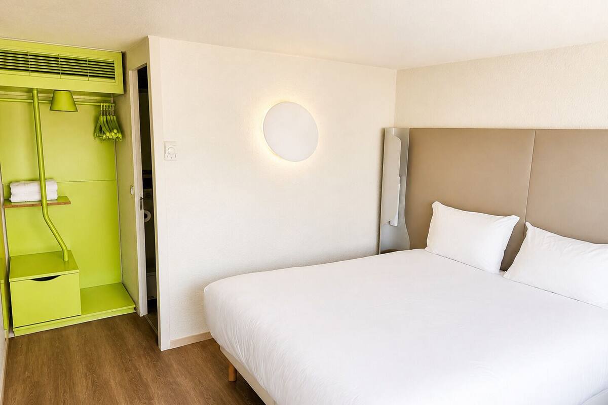 Ropa de cama de alta calidad, escritorio, sistema de insonorización