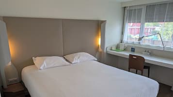 Premium bedding, desk, soundproofing, iron/ironing board (on request)