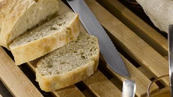 Petit déjeuner buffet (13.9 EUR par personne)