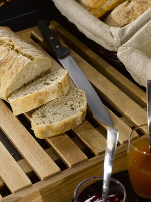 Daily buffet breakfast (EUR 13.9 per person)