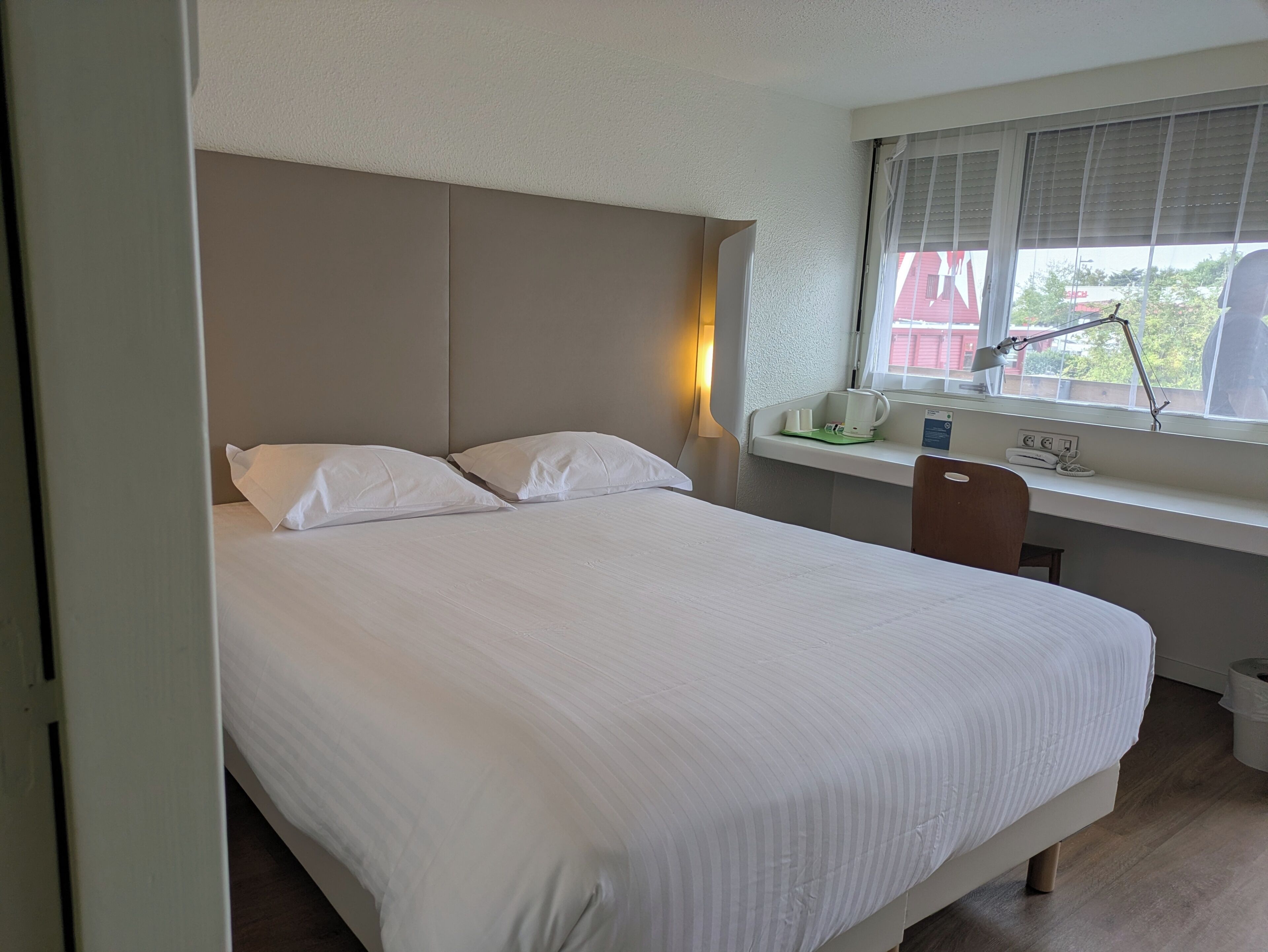 Premium bedding, desk, soundproofing, iron/ironing board (on request)