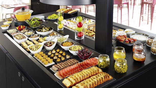 A buffet table with various food items including meats, cheeses, and salads. - Campanile PRIME - Paris Bobigny (Bobigny)