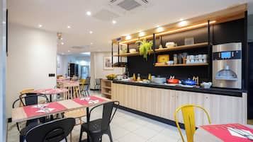 A modern kitchen with a central island, equipped with a coffee machine and various kitchen appliances.
