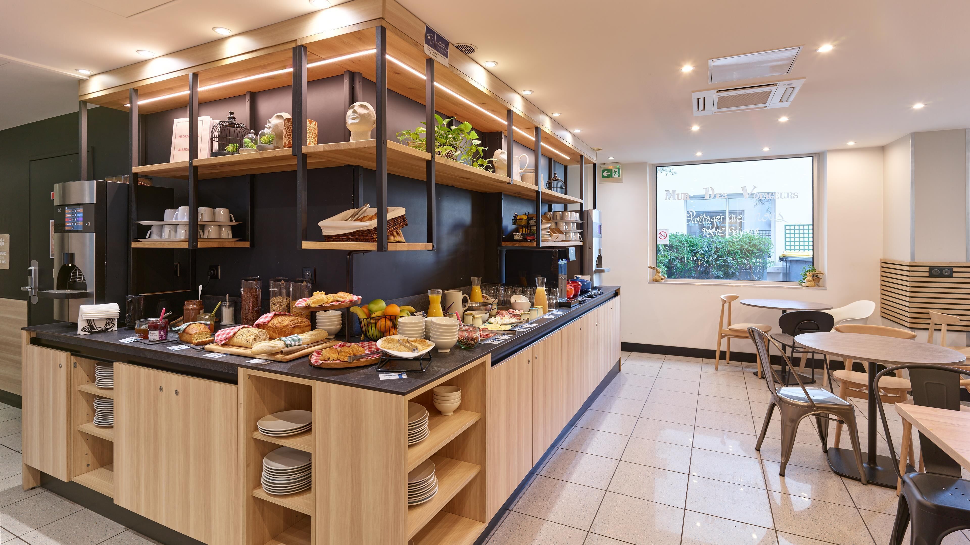 Café da manhã com buffet todos os dias mediante uma taxa