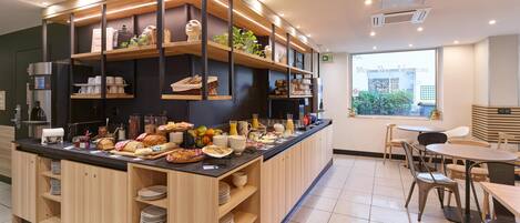Colazione a buffet a pagamento, servita tutte le mattine