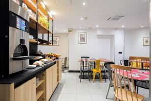 Colazione a buffet a pagamento, servita tutte le mattine 