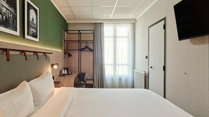 Standard Room, 1 Queen Bed | Premium bedding, desk, blackout curtains, soundproofing - Campanile PRIME - Paris Ouest Boulogne (Boulogne-Billancourt)