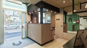 Lobby - Campanile PRIME - Paris Ouest Boulogne (Boulogne-Billancourt)