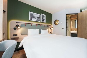 Standardzimmer, 1 Queen-Bett | Hochwertige Bettwaren, Schreibtisch, Verdunkelungsvorhänge