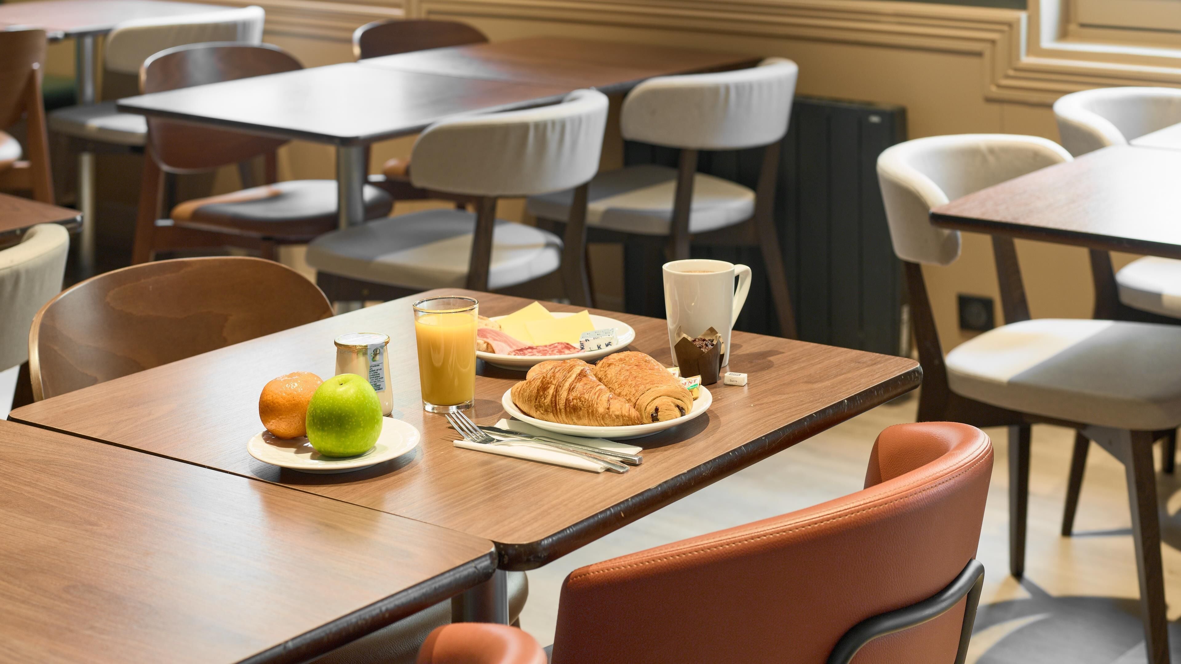Petit déjeuner buffet servi tous les jours en supplément