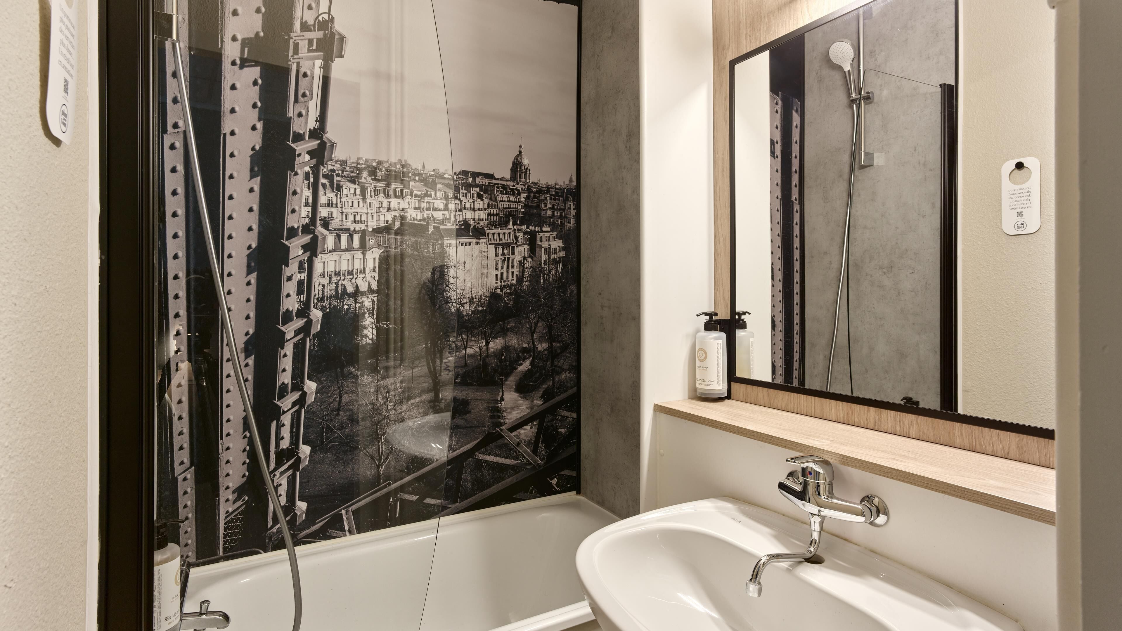 Ensemble douche/baignoire, articles de toilette écologiques