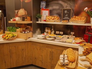 Tägliches Frühstücksbuffet gegen Gebühr