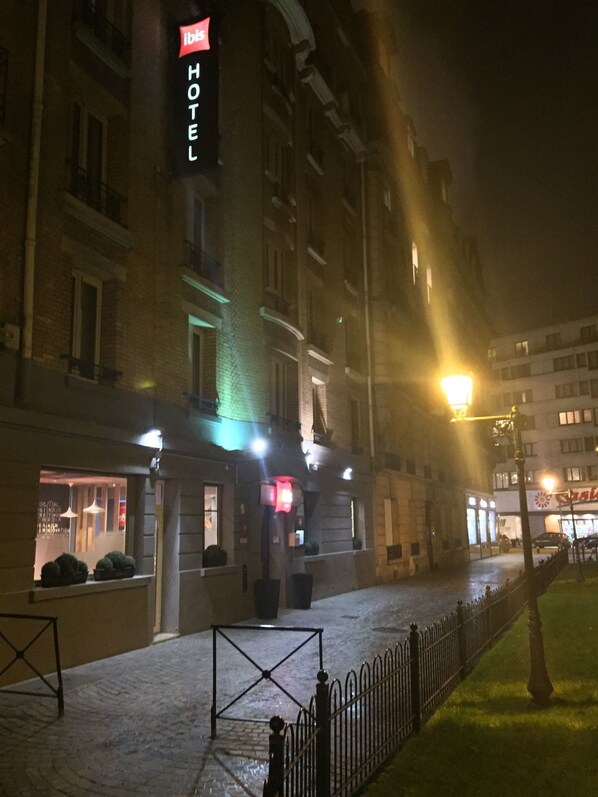 Façade de l’hébergement - soirée/nuit