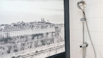 Standard Room, Multiple Beds | Bathroom | Combined shower/tub, eco-friendly toiletries, hair dryer, towels