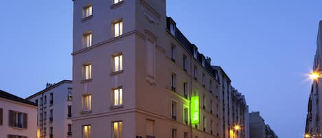 Façade de l’hébergement - soirée/nuit