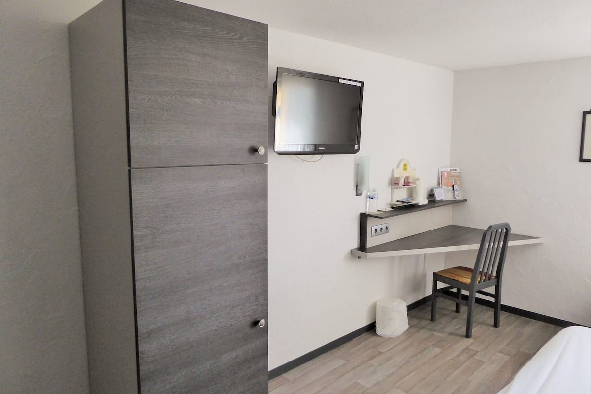 desk, iron/ironing board, free wifi, bed sheets