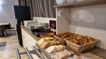 Daily buffet breakfast for a fee