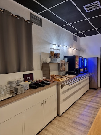 Desayuno buffet todos los días (con cargo)