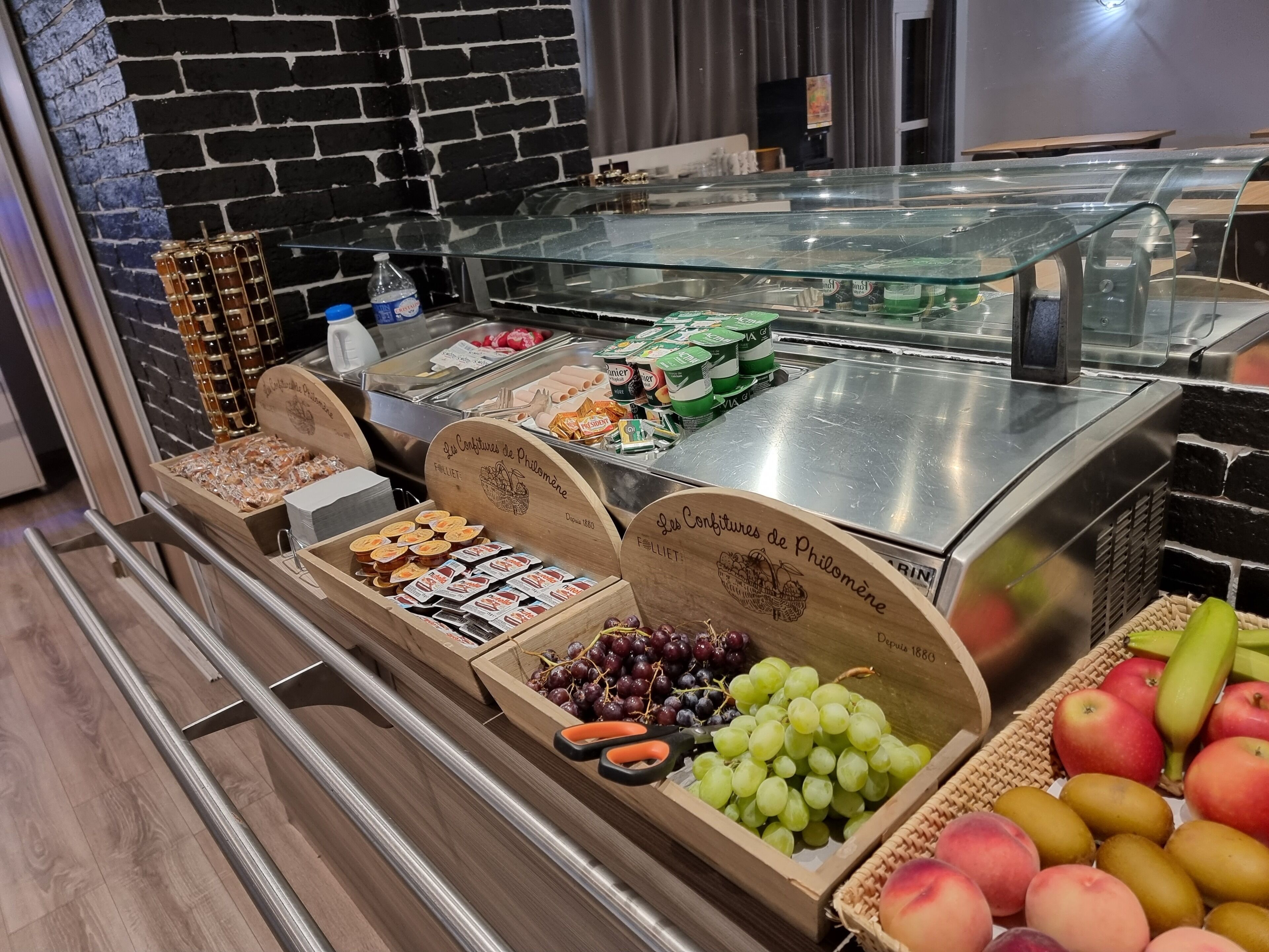 daily buffet breakfast for a fee