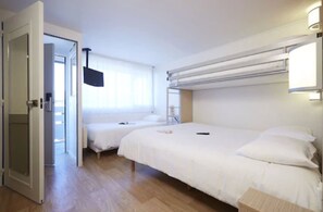 Rom – superior, flere senger | Sengetøy av topp kvalitet, individuelt dekorert og individuelt innredet