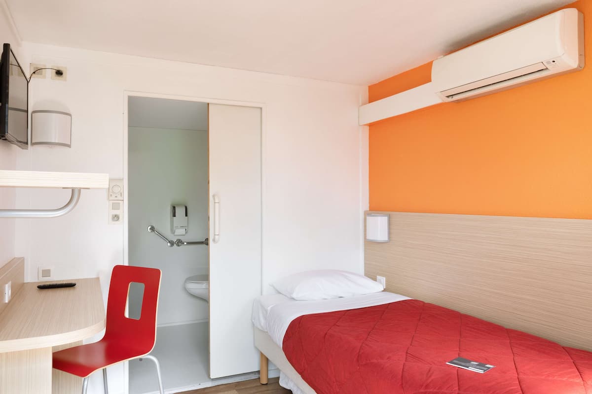 Standard Room, 1 Single Bed | Premium bedding, desk, free WiFi, individually decorated
