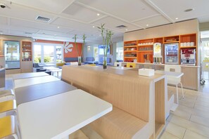 Bữa sáng mang đi hàng ngày (7.50 EUR/mỗi người)