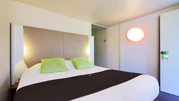 1 bedroom, premium bedding, desk, laptop workspace