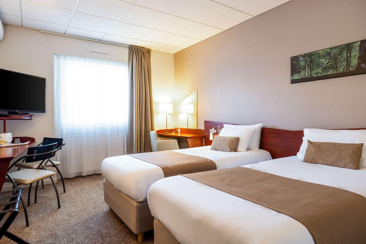 1 bedroom, premium bedding, minibar, in-room safe
