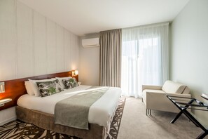 1 Lit queen size, Canapé-lit 1 place | 1 slaapkamer, luxe beddengoed, een minibar, een kluis op de kamer