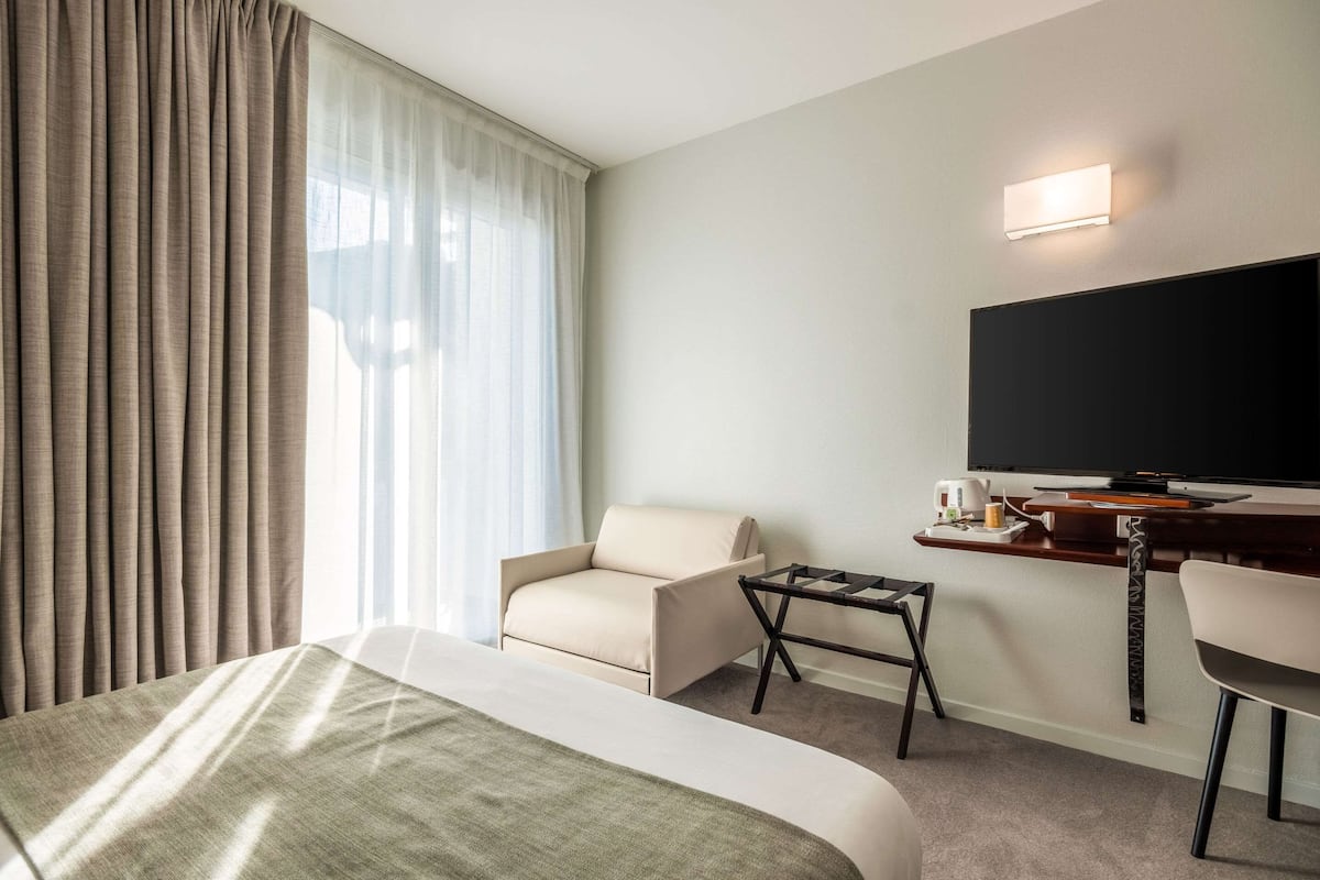 1 lit queen size, canapé-lit 1 place | 1 bedroom, premium bedding, minibar, in-room safe