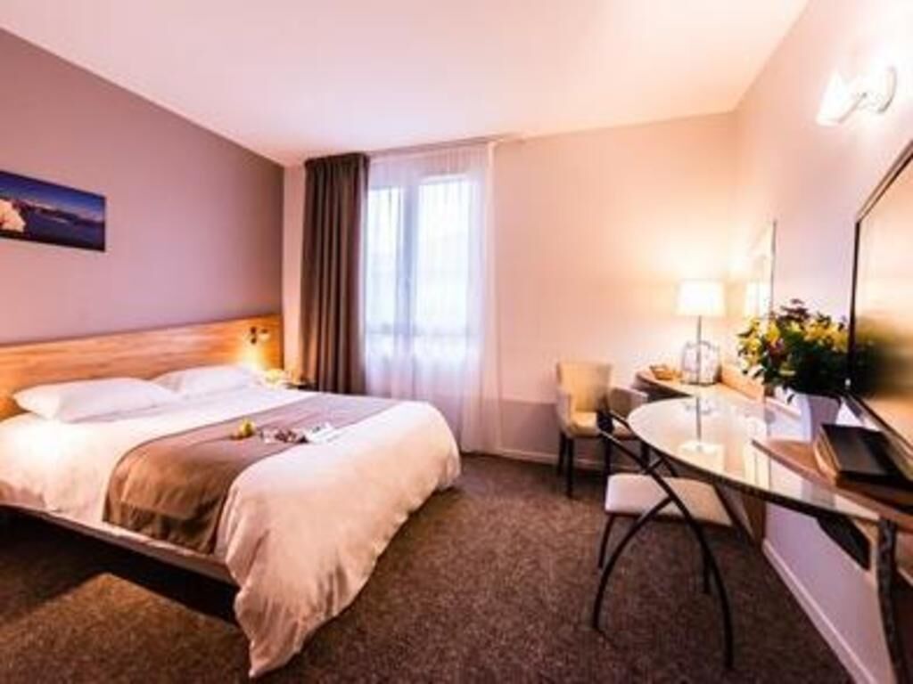 1 bedroom, premium bedding, minibar, in-room safe
