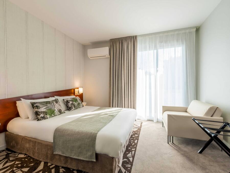 Superior Triple Room, Courtyard View | 1 bedroom, premium bedding, minibar, in-room safe