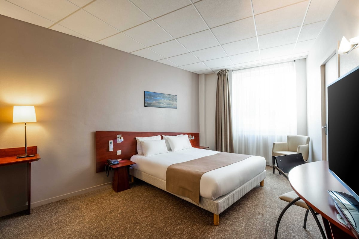 Superior Room, 1 Queen Bed with Sofa bed | 1 bedroom, premium bedding, minibar, in-room safe