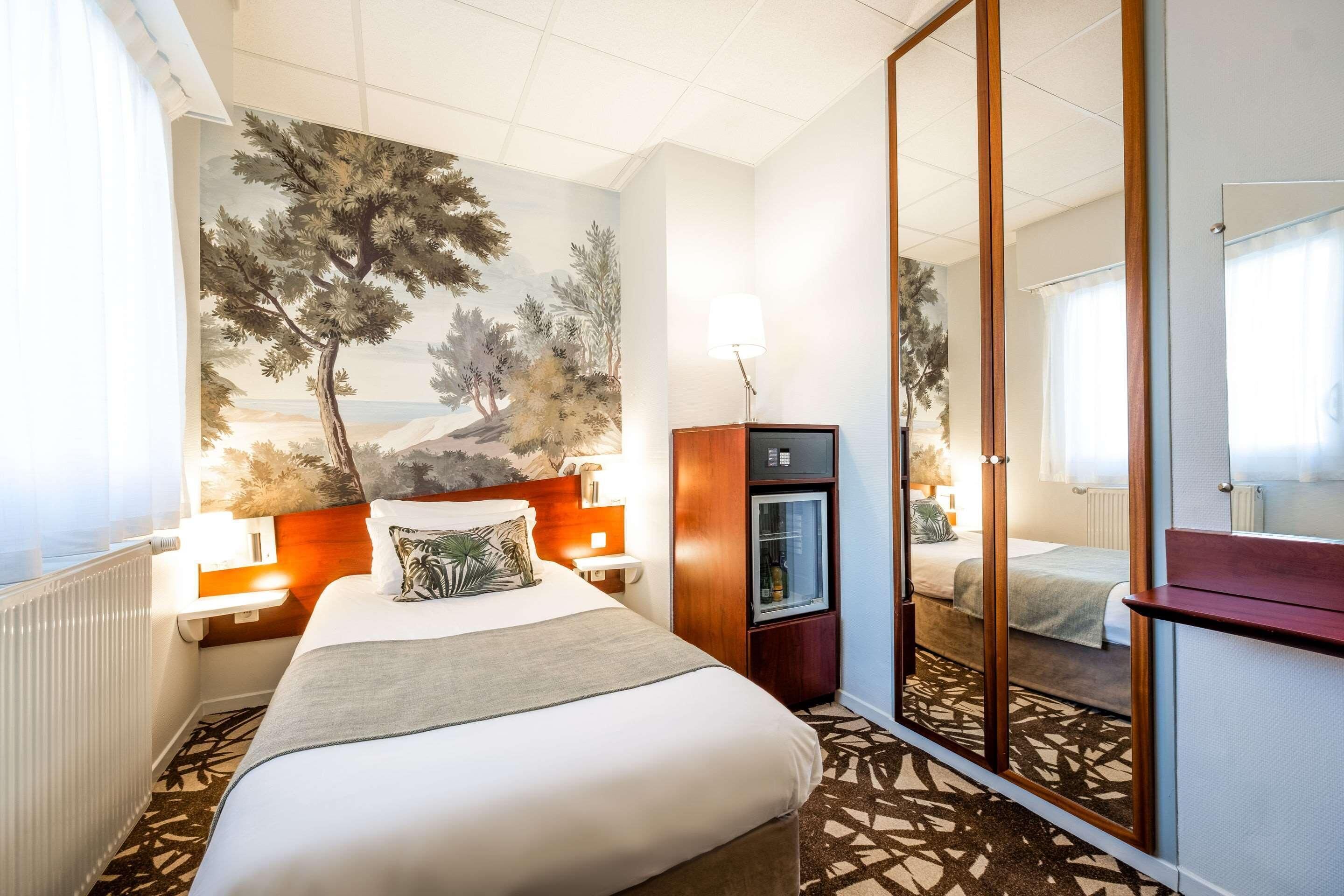 1 bedroom, premium bedding, minibar, in-room safe