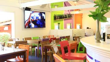 Breakfast, lunch, dinner served; garden views