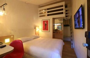 Ropa de cama de alta calidad, escritorio y wifi gratis 