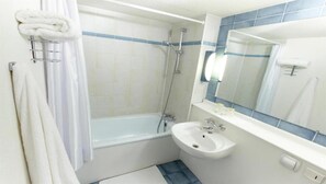 Combined shower/bathtub, eco-friendly toiletries, hair dryer, towels