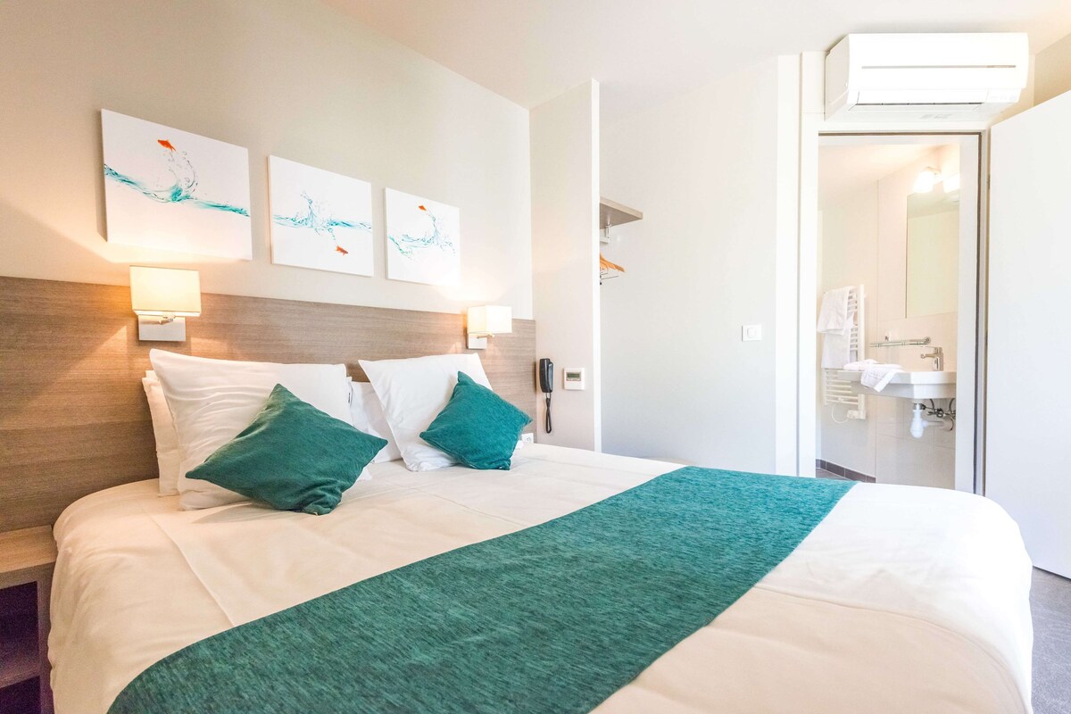 Standard Room, 1 Double Bed | Desk, free WiFi, bed sheets