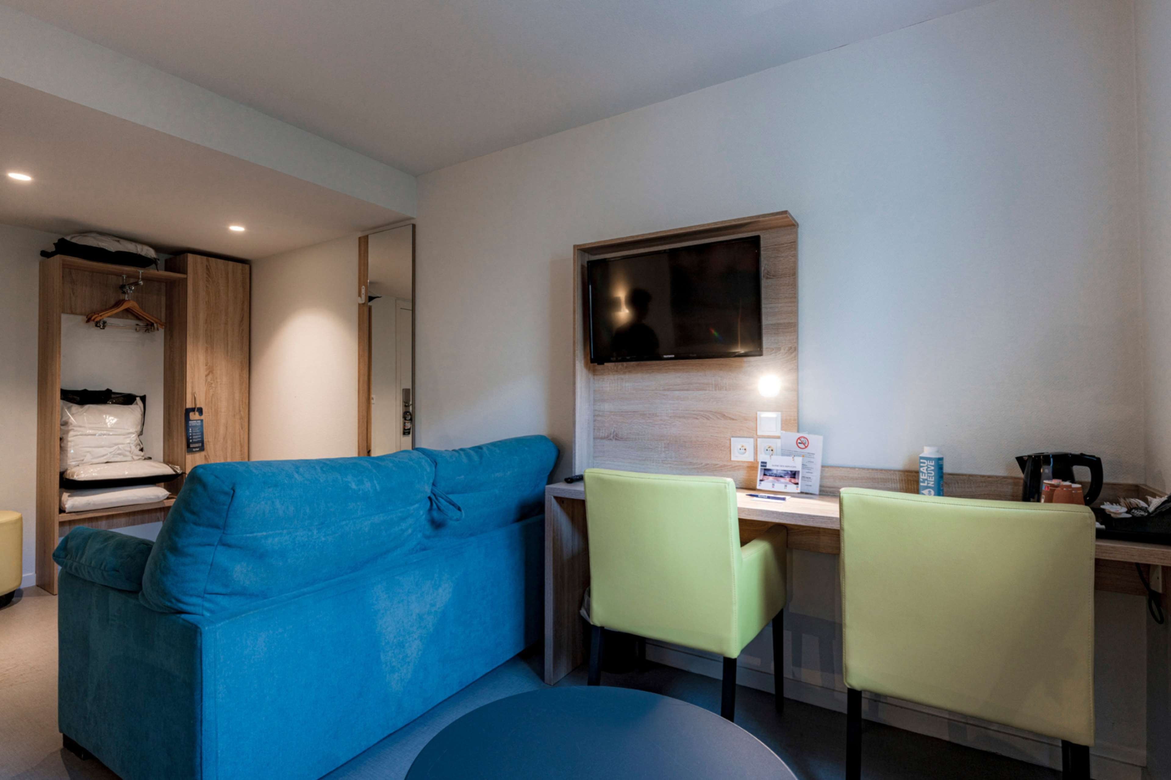 Superior Room, Multiple Beds | Desk, WiFi (free), bed sheets
