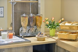 Daily buffet breakfast for a fee - Hotel du Chemin Vert Paris (Paris)