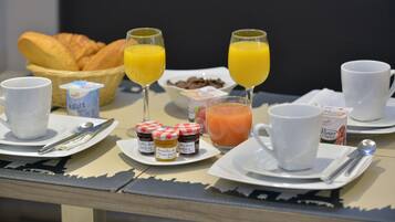 Daily buffet breakfast for a fee