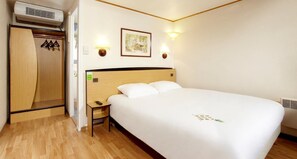 Standardzimmer, 1 Doppelbett | Schreibtisch, Bügeleisen/Bügelbrett, kostenloses WLAN, Bettwäsche