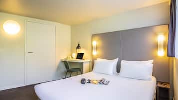 Chambre Standard, 1 lit double | Literie de qualitĂ©, bureau, rideaux dâobscurcissement