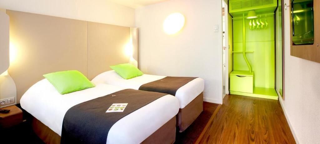 1 slaapkamer, luxe beddengoed, een bureau, geluiddichte muren