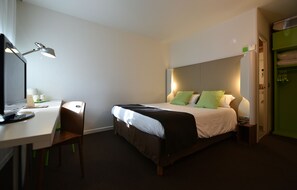 Habitación estándar, 1 cama matrimonial (Junior Bed up to 10 years) | 1 habitación, ropa de cama de alta calidad, escritorio y insonorización 