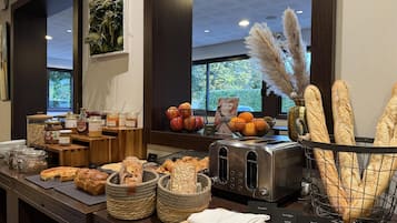 Daily buffet breakfast (EUR 13.9 per person)