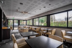 Daily buffet breakfast (EUR 13.9 per person)