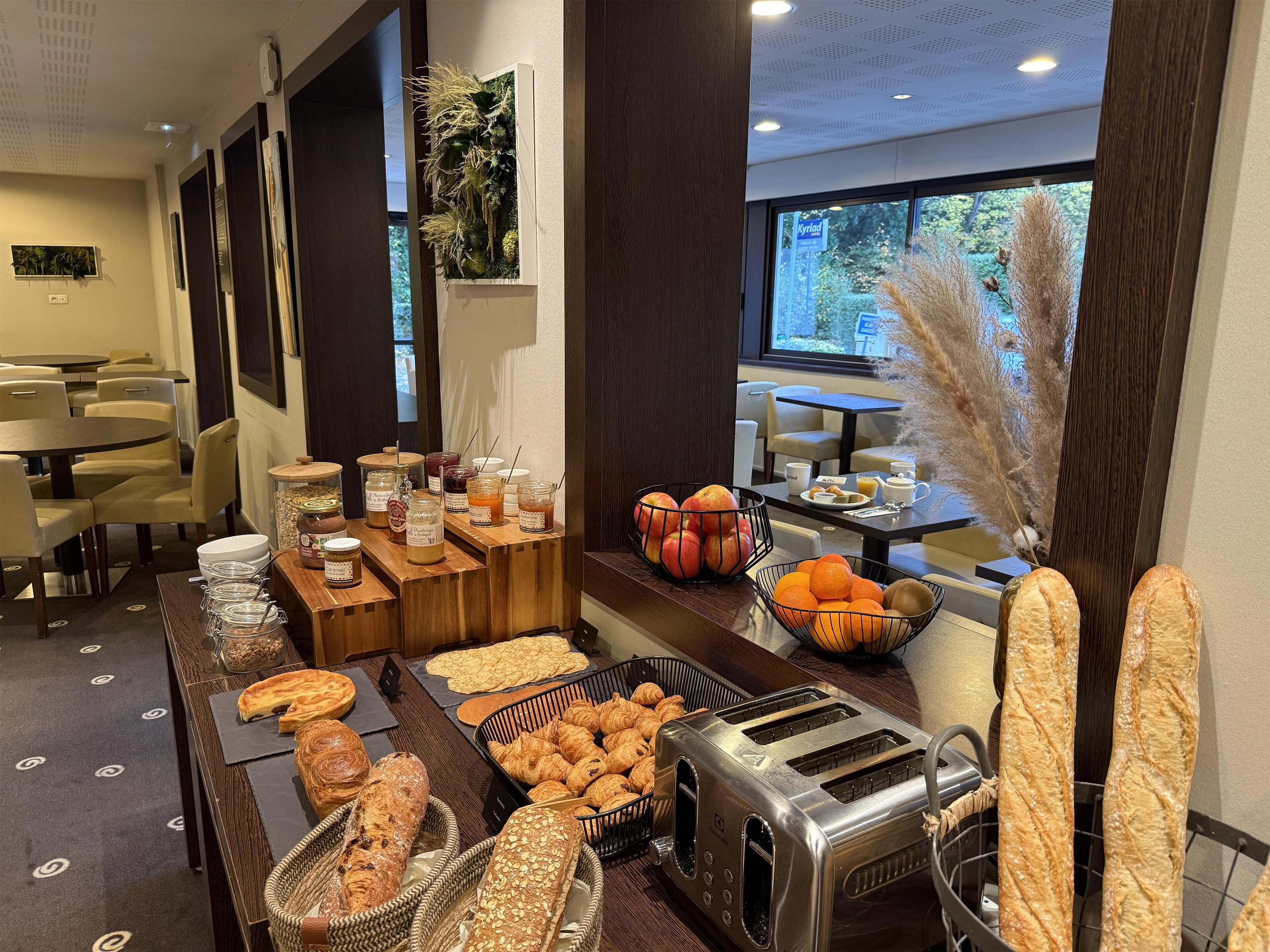 Daily buffet breakfast (EUR 13.9 per person)