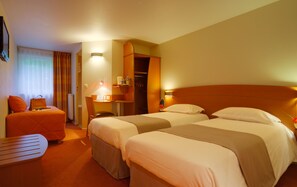 Bureau, rideaux occultants, chambres insonorisées, Wi-Fi gratuit