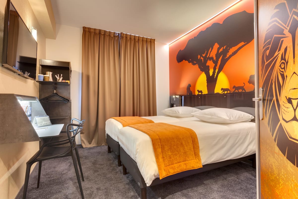 standard room, 2 single beds | premium bedding, select comfort beds, minibar, in-room safe
